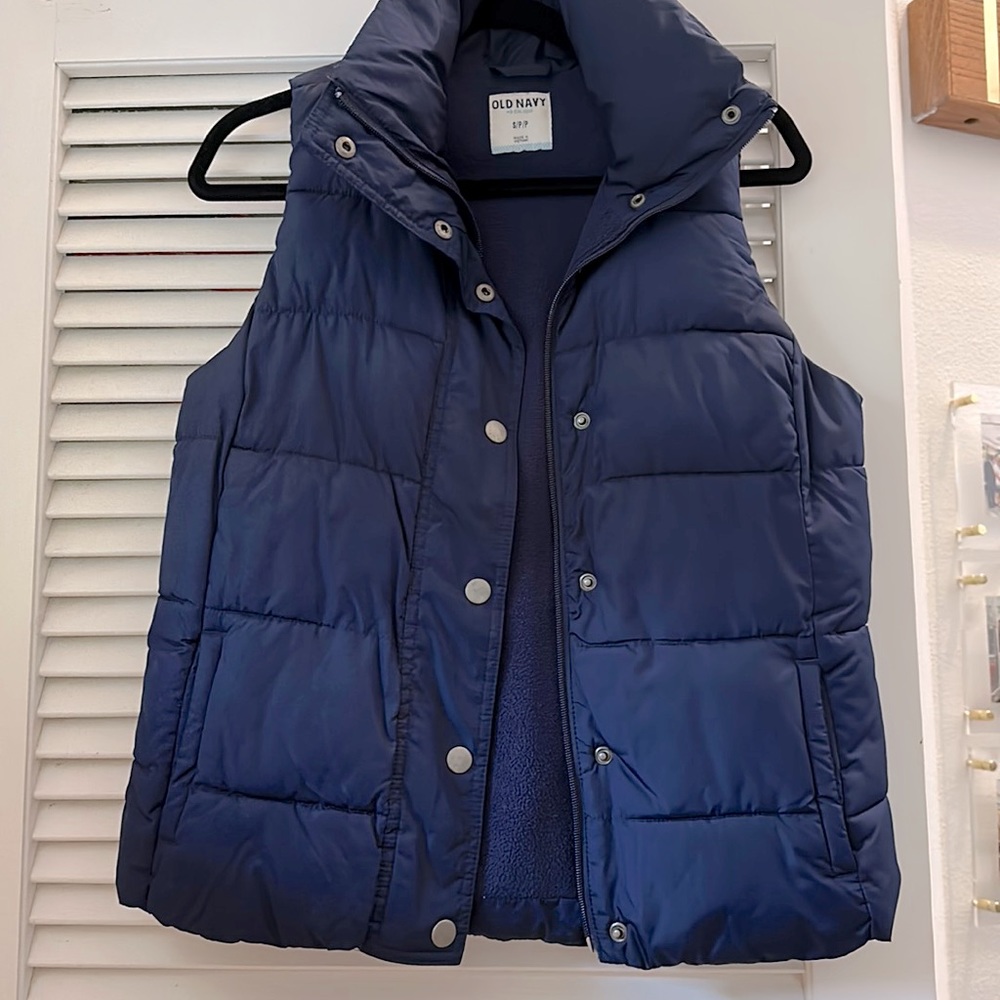Old Navy women’s puffer vest